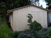 Front des Gartenhauses mit Tor